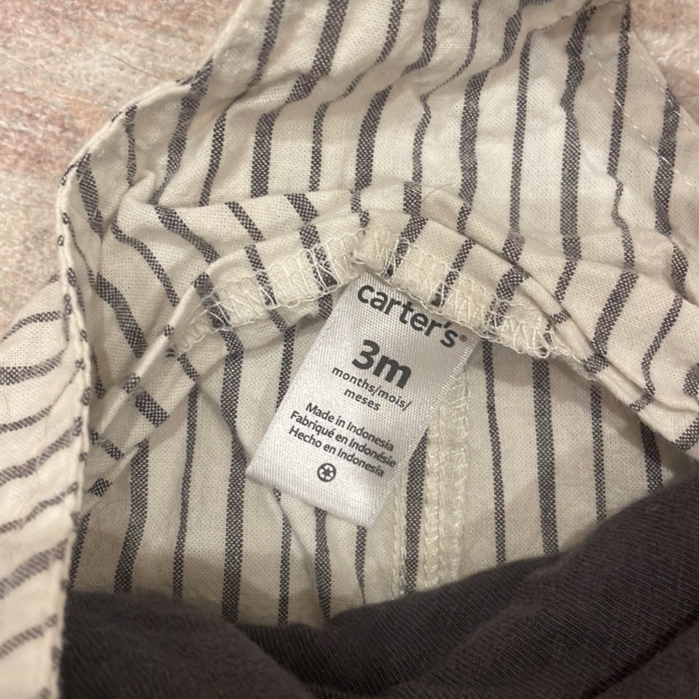 Carter’s Gray and off white boy bundle set - Picture 8 of 14